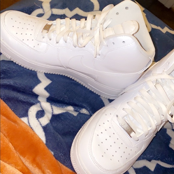 White Nike Airforce 1 - Picture 3 of 3